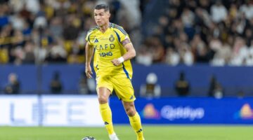 من معلق مباراة النصر والاستقلال؟
