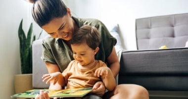 6 فوائد للقراءة بصوت مرتفع للأطفال.. تعزز التفكير والتواصل