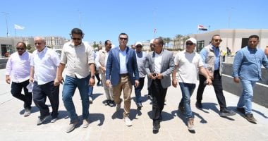 وزير الإسكان يقوم بجولة تفقدية لكوبري C19 والمدينة التراثية والمنطقة الساحلية في مدينة العلمين الجديدة