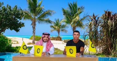 رونالدو يجدد عقده مع النصر ويؤكد: أؤدي دوراً أساسياً في تعزيز كرة القدم السعودية 2 رونالدو يجدد عقده مع النصر ويؤكد: أؤدي دوراً أساسياً في تعزيز كرة القدم السعودية