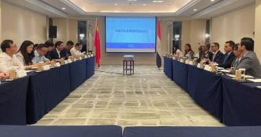 وزير الاستثمار يتواجد في فعاليات المائدة المستديرة لقطاع السيارات