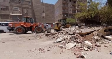 محافظة الجيزة تنزع مغسلة وغرفة غير قانونية على سور مركز سنترال بولاق