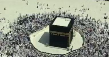 بكسوتها الجديدة.. استمتع بمشاهدة طواف المعتمرين حول الكعبة في أول أيام العام الهجري 2 بكسوتها الجديدة.. استمتع بمشاهدة طواف المعتمرين حول الكعبة في أول أيام العام الهجري
