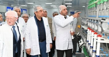 وزير قطاع الأعمال العام يتفقد تشغيل مصنع فلاتر غسيل الكلى الذي كان متوقفًا