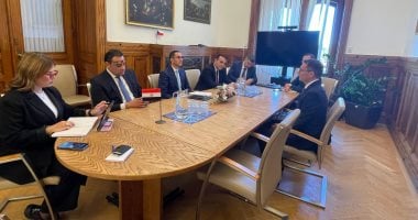 وزير الاستثمار والتجارة الخارجية يجتمع مع ممثلي 5 شركات من التشيك
