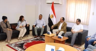 وزير قطاع الأعمال العام يشرع في جولة تفقدية بشركة دمياط للغزل والنسيج مع صور