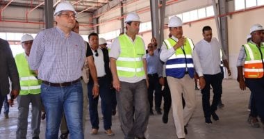 وزير قطاع الأعمال يعلن عن افتتاح مصانع جديدة لإنتاج الجينز بطاقة 30 مليون متر للمرة الأولى.. صور