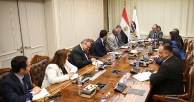 وزير قطاع الأعمال يرحب بوفد البنك الدولي ويؤكد انفتاحه التام على تعزيز التعاون المشترك