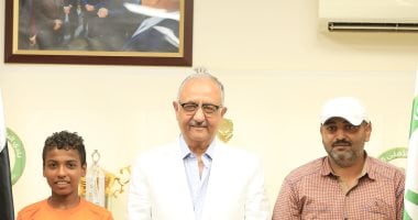 اجتماع رئيس نادى البنك الأهلى مع ناشئ القطار ووالده لحل قضايا اللاعب 2 اجتماع رئيس نادى البنك الأهلى مع ناشئ القطار ووالده لحل قضايا اللاعب
