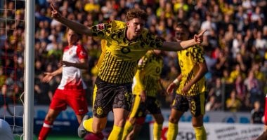 دورتموند يحقق فوزا ساحقا على شبورتفرويندة زيجن بثمانية أهداف مقابل هدف واحد 5 دورتموند يحقق فوزا ساحقا على شبورتفرويندة زيجن بثمانية أهداف مقابل هدف واحد