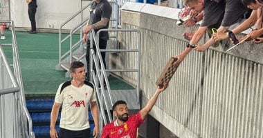محمد صلاح يتلقى مفاجأة سارة خلال مواجهة يوكوهاما وليفربول