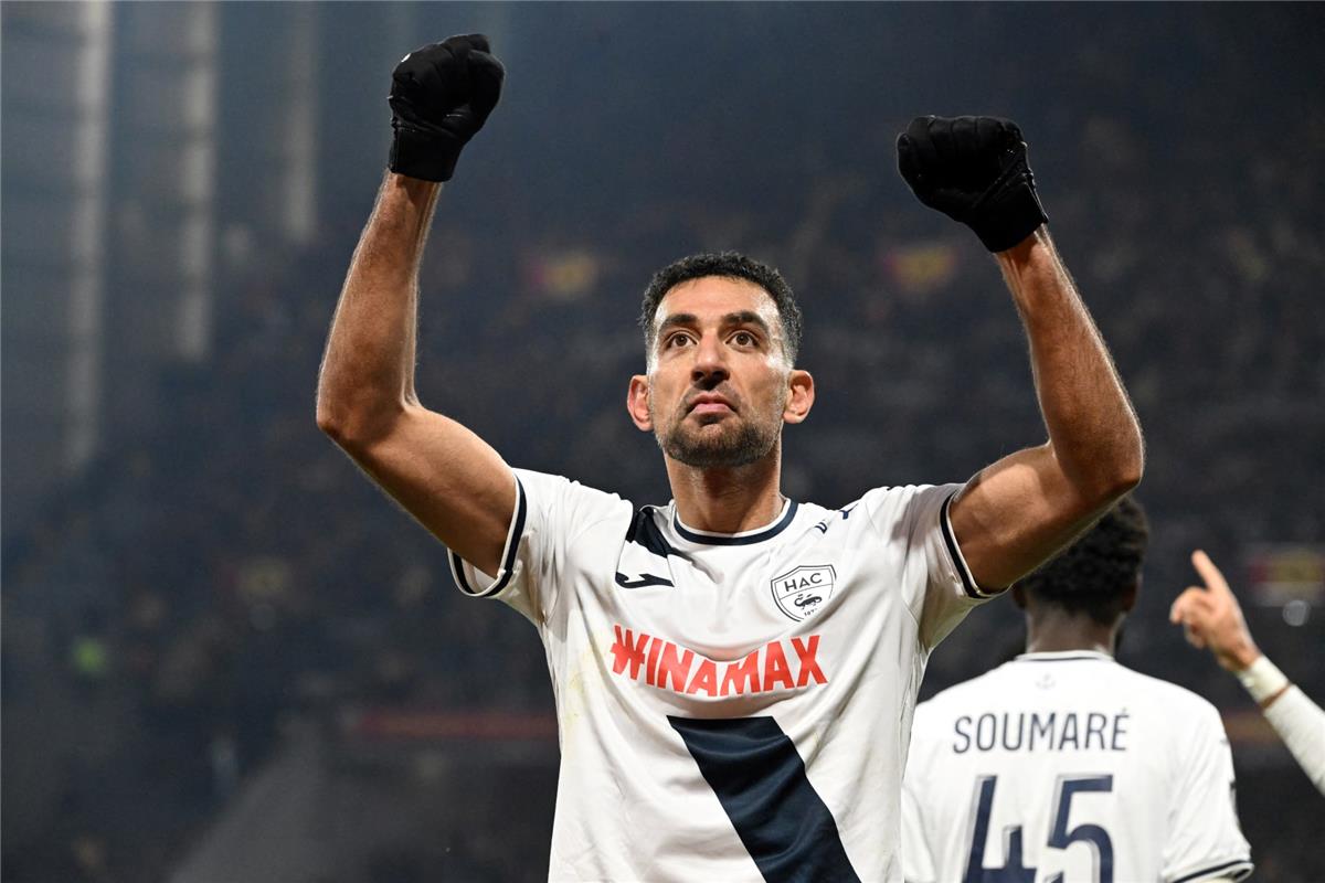 تقارير تؤكد اقتراب أحمد حسن كوكا من الانضمام إلى الدوري السعودي 2 تقارير تؤكد اقتراب أحمد حسن كوكا من الانضمام إلى الدوري السعودي