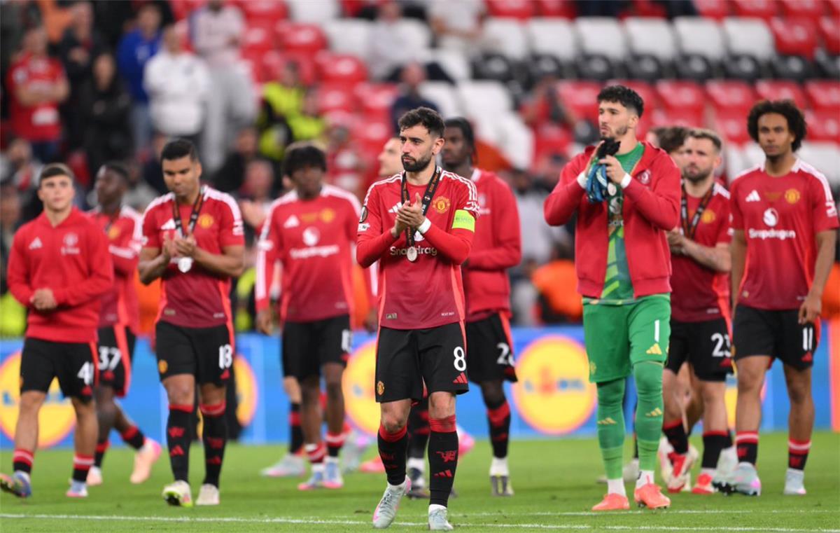 لاعب مانشستر يونايتد يلفت الأنظار نحو الدوري السعودي بعد عدم عودته للوطن 2 لاعب مانشستر يونايتد يلفت الأنظار نحو الدوري السعودي بعد عدم عودته للوطن