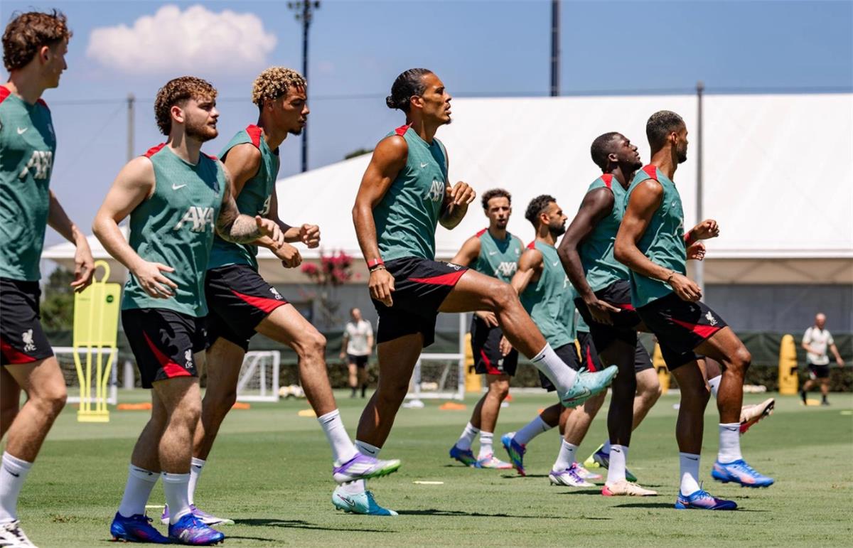 ليفربول يعلن عن استعداداته للتخلي عن ثمانية لاعبين في الصيف المقبل