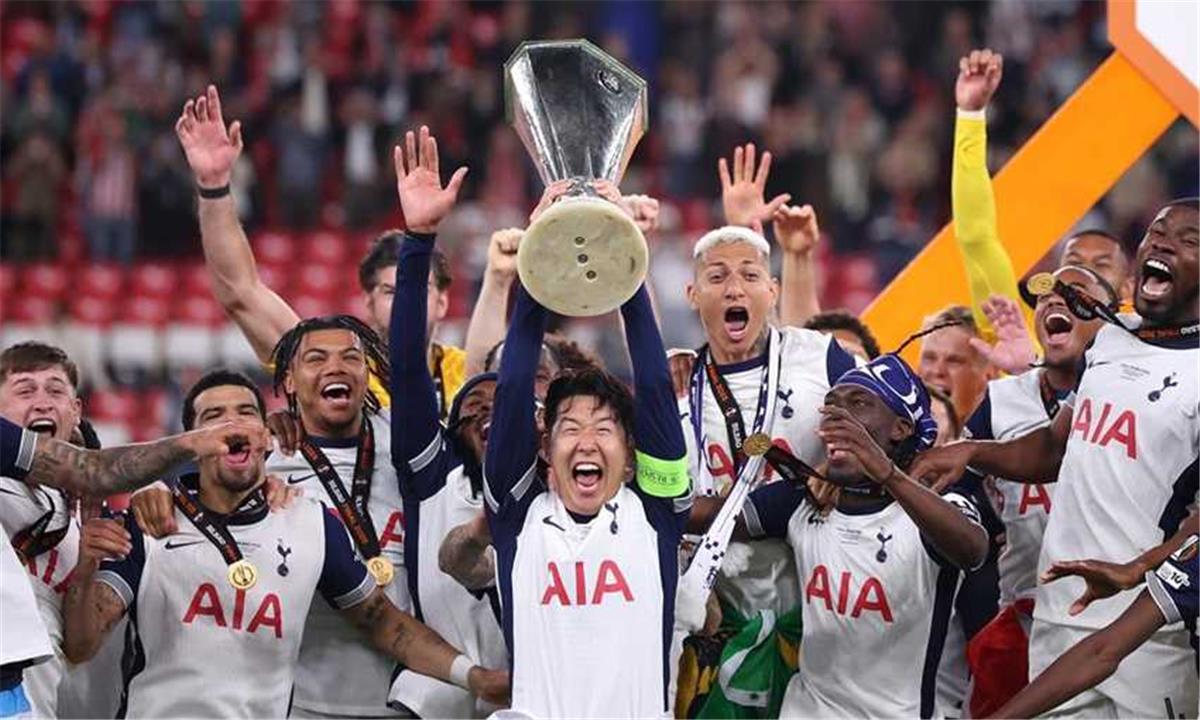 سون الكوري الجنوبي يتألق في كرة القدم ويحقق إنجازات ملهمة 5 سون الكوري الجنوبي يتألق في كرة القدم ويحقق إنجازات ملهمة