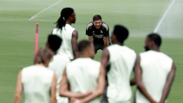 لاعب ليفربول يتجاهل عرض ريال مدريد وينوي البقاء مع الفريق