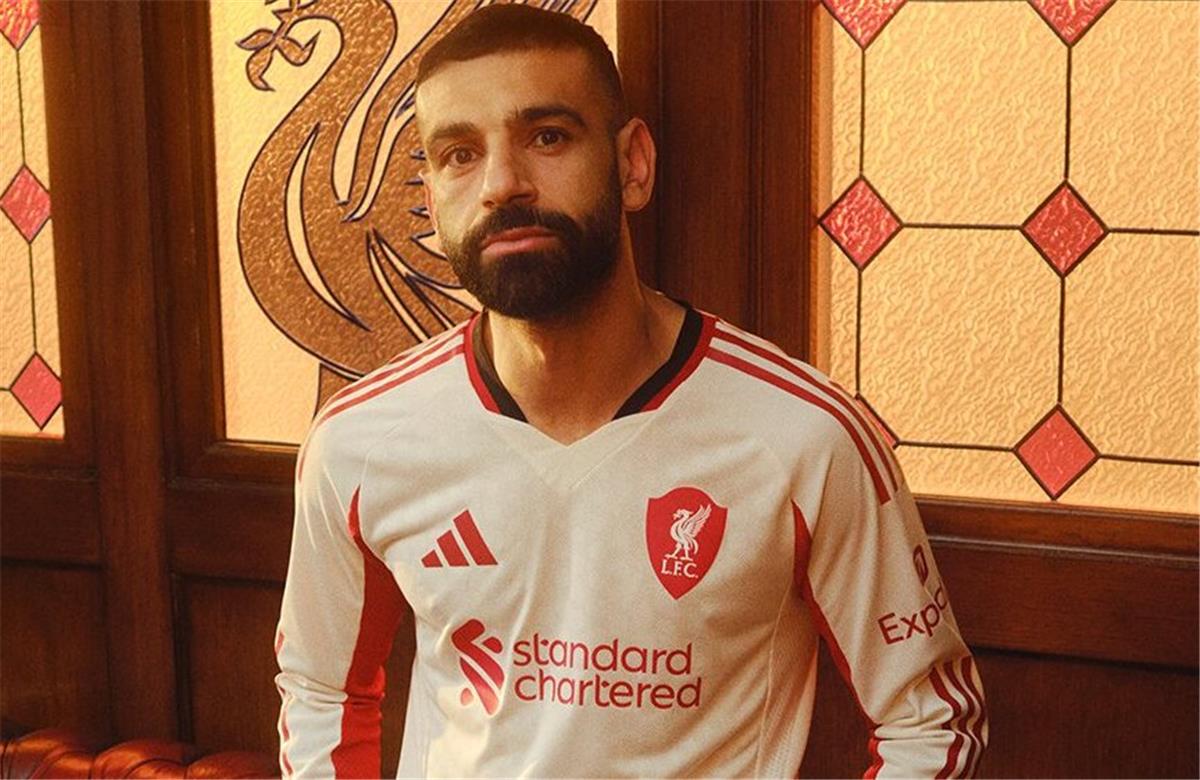 محمد صلاح يودع زميله لويس دياز بعد مغادرته ليفربول